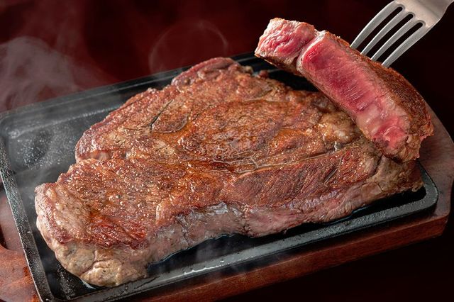 ドドン！と大ボリューム！特大1ポンドステーキ