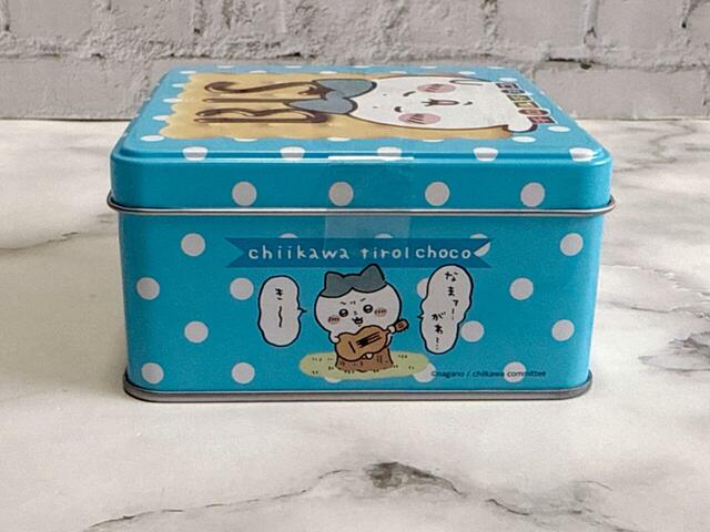 側面はなんと「ひとりごつ」を弾き語りするハチワレ！チロルチョコさん、粋です！