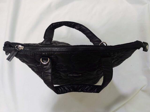 ファスナー式で使いやすい