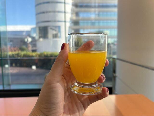 【カフェトスカ モーニングブッフェ】朝日にきらめくオレンジジュース！一杯で目がシャキッと◎