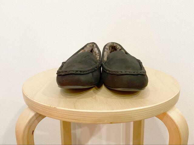 【GLOBAL WORK らくっション撥水モカシン】ころんと丸みを帯びたつま先もポイント!
