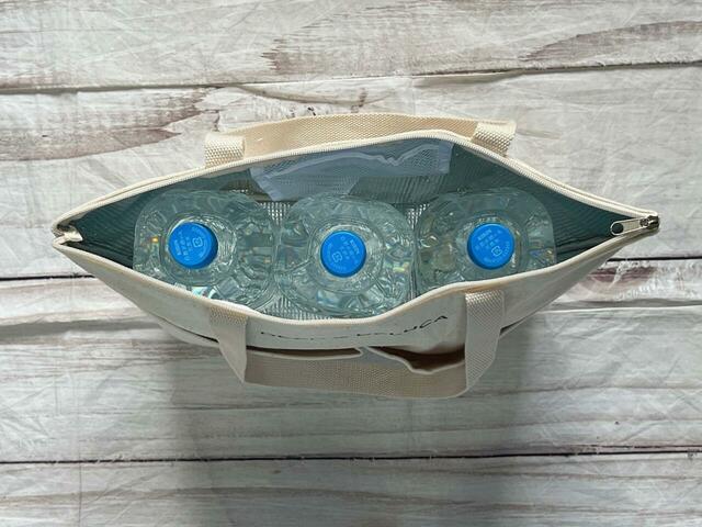 2リットルのペットボトルが3本収納可能！