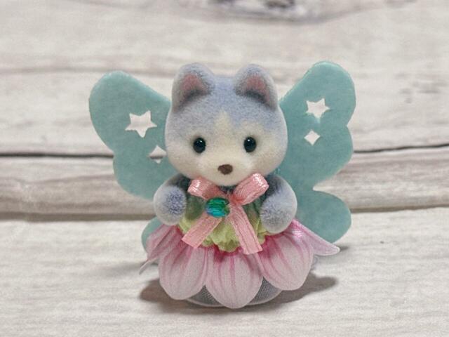 【シルバニアファミリー 限定付録】ドリームフェアリーをテーマにしたお洋服を身に纏ったリンネア。妖精のような愛らしさです…!