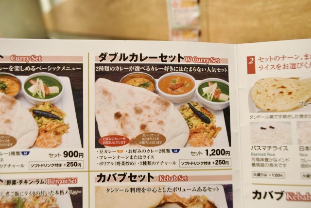 「ダブルカレーセット」（1,200円）が人気