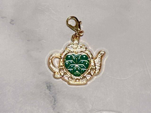 狙っていたゴールド基調のメタルチャームが当たりました！