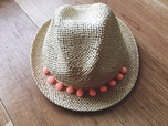 【NEXT ストローポンポン付きトリルビー】麦わら風の編み上げ帽子