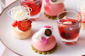 【グランド ハイアット 福岡】苺とのユニークなマリアージュが楽しめるスイーツ!