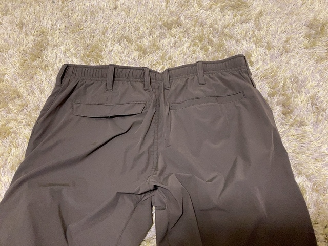 【ワークマン AERO GUARD STRETCH ICE クライミングパンツ】後ろポケットは2つ