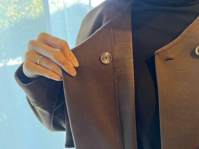 【GRL　フェイクウール3Wayショート丈ジャケットXワンピースセット】ワンピースもダブルボタンになっています