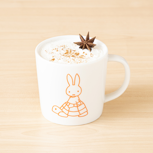 スパイスミルクティー 990円｜ミッフィーカフェ トーキョー