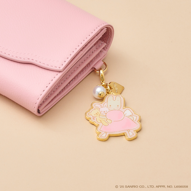 ぬいぐるみと一緒に過ごしている「マロンクリーム」と帽子をかぶった「マロンクリーム」のデザイン