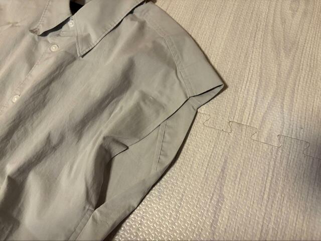 【Uniqlo U コットンシャツワンピース/ノースリーブ】肩まわりをすっきり見せてくれる絶妙な袖ライン！