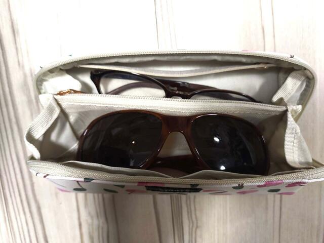 眼鏡を2つ収納可能