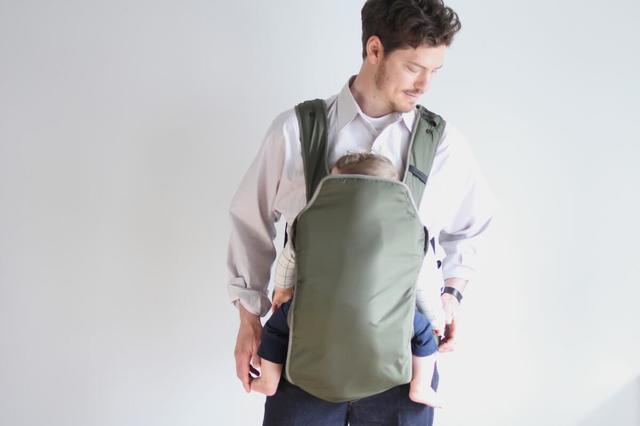 【ベビーキャリア】ツヤ感があって高級感のある素材