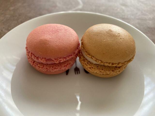 【セブン-イレブン　マカロンあまおう苺＆和栗】2種類の味がそれぞれ楽しめます