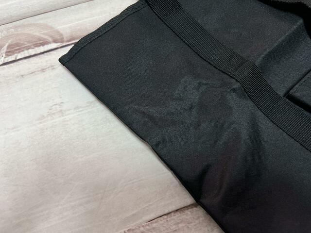 カラーはブラック。合わせるものを選ばないのがGood！