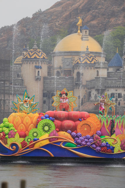 「ミニーのトロピカルスプラッシュ」／TDS「ディズニー・サマーフェスティバル」2015（撮影：YOSHI）