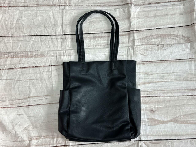 背面も装飾はないシンプルなデザイン