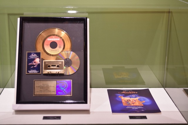 「アラジン」アメリカレコード協会ゴールドレコード賞、ミュージックブック
