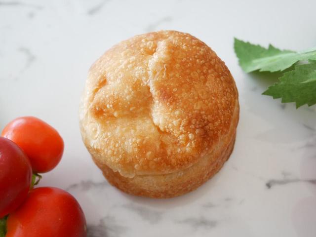 トースターで温めること塩バター感がUP！パン・サレ‐滴‐／216円（税込）