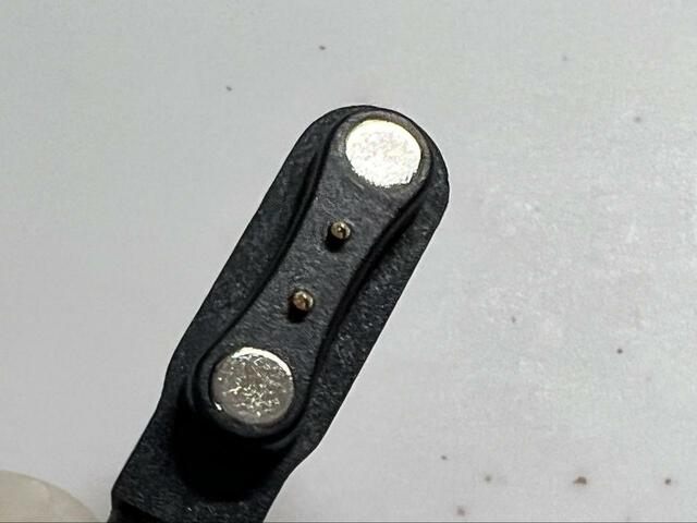 【3COINS デバイスバンド】本体にくっつける場所