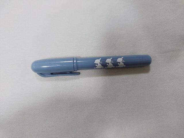 ボールペンには、リトルミイの影絵が3つ描かれていて、オシャレなデザイン