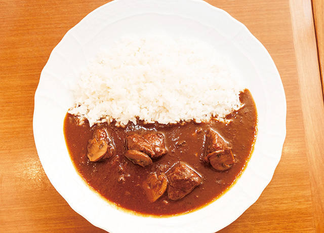 ドンピエール東京エクスプレスカレー／特製ビーフカレー 1650円 アジアの香辛料の程良い刺激と、洗練されたフレンチのソースがとてもよく合う。