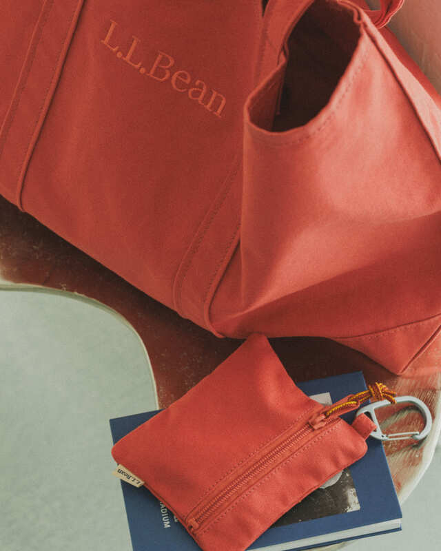 【L.L.Bean for SALON「グローサリー・トート＆チャームポーチ」】秋らしい落ち着いた色味のレッド