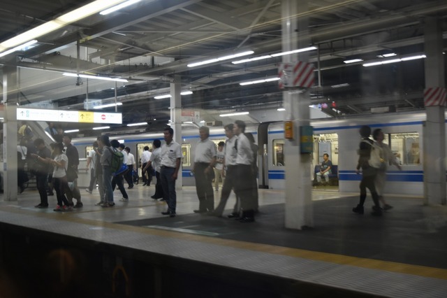 通勤客の視線が堪らない