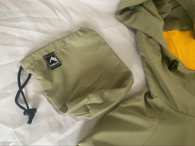 【ワークマン レディース高撥水シェルジャケット】収納袋付きでコンパクトに持ち運びできるのが魅力