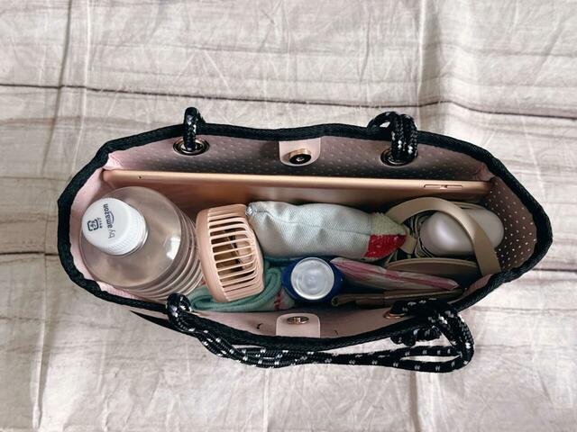 お出かけの必需品がすべて入る絶妙なサイズ感