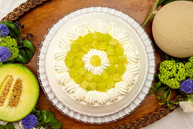 【キル フェ ボン「MELONフェア」】「特選 静岡県袋井産クラウンメロンのショートケーキタルト」piece ¥2,991 / whole(25cm) ¥29,916、2026年5月18日(月)～6月30日(火)　※ キル フェ ボン青山店限定販売
