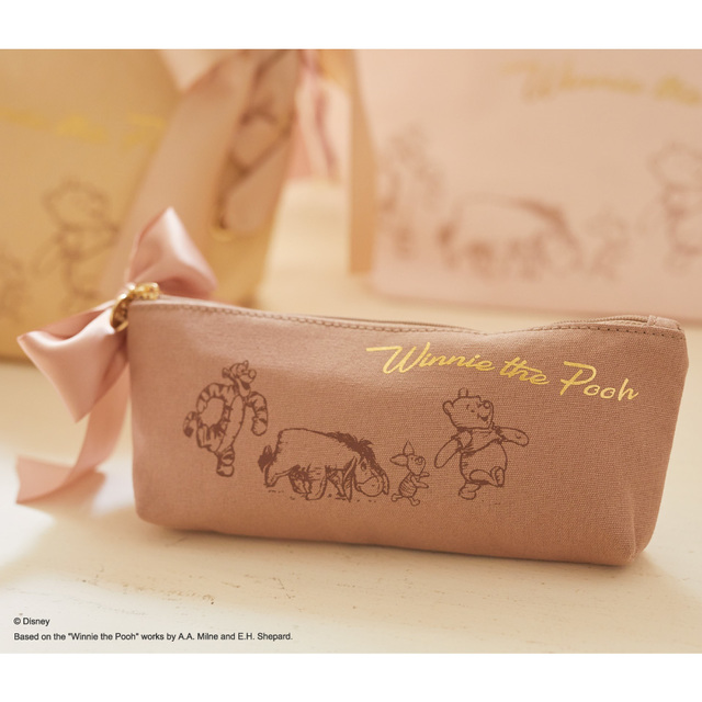 ペンケースポーチ 3,290円/Maison de FLEUR「くまのプーさん」 COLLECTION