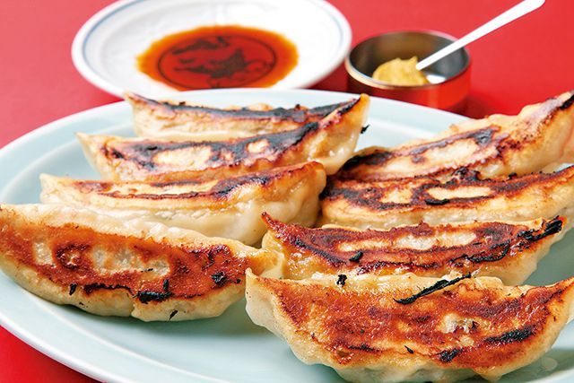 関西「ぎょうざ」のたまらない名店／北京料理 盛華亭（京都・元田中）　胡麻餃子（702円/8個）