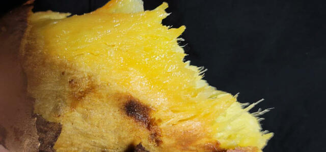 食料品も充実しているドラッグストア「ウエルシア」で買った焼き芋「アグリル サツマイモシルクスイーツA」は、ねっとり系だった