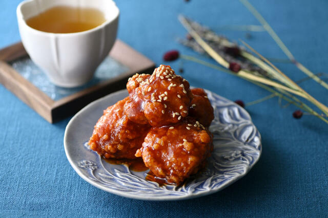 「ヤンニョムチキン」＜期間：2024年12月5日～2025年3月12日＞【純豆腐も美酢スイーツも！人気の韓国グルメが食べ放題！ニラックスの「韓国グルメフェア」開催】