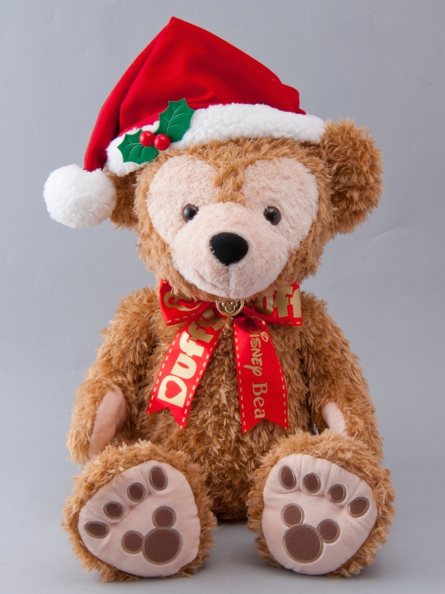 ぬいぐるみ ¥13,000 ※高さ約56cm（座った状態。帽子含む）｜ダッフィーのクリスマス（2016年）スペシャルグッズ