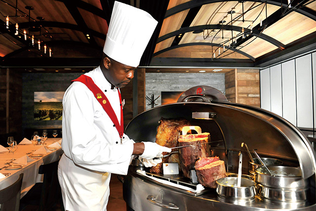 「ロウリーズ・ザ・プライムリブ 東京」調理風景