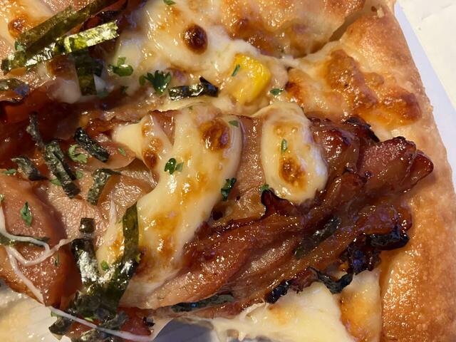 「テリヤキチキン」の特徴は、このマヨネーズソース。甘辛いテリヤキと相性バツグン。