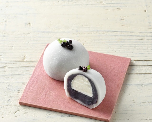 【あんこ博覧会®】〈KIKYOYA ORII〉 ブルーベリーとマスカルポーネの大福 519円　［日本橋三越本店限定］販売期間：1月28日(水)-2月5日(木)