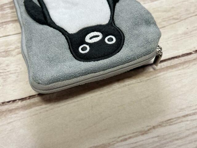 ファスナーで開閉する仕様