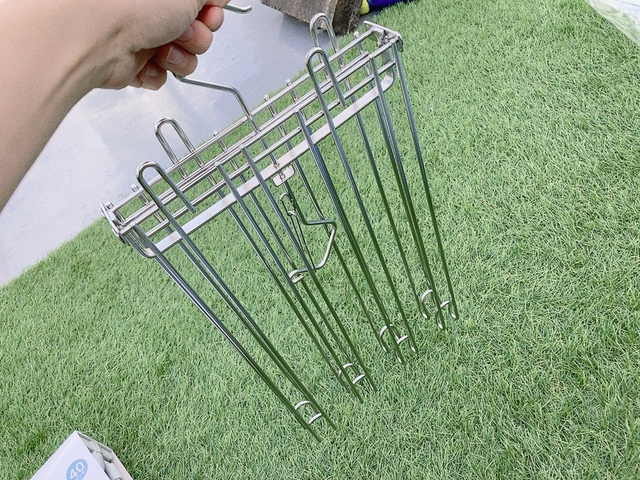 【カインズ 乾きやすく竿に掛けやすいステンレスタオルハンガー】コンパクトになります