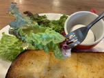 【さかい珈琲　スペシャルトーストセット】サラダは新鮮でシャキシャキ、朝から嬉しい味わいです