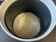 【Joseph Joseph 　電子レンジ炊飯調理器】お米を研いでいきます