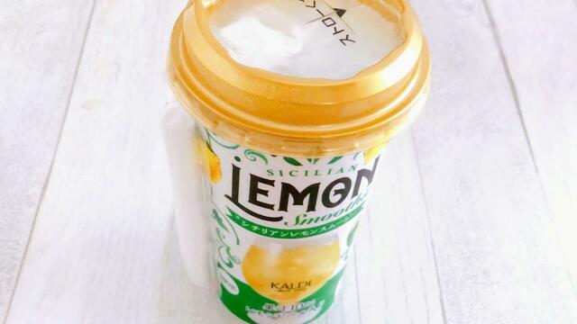 ストロー付きなので、そのまま飲めます。