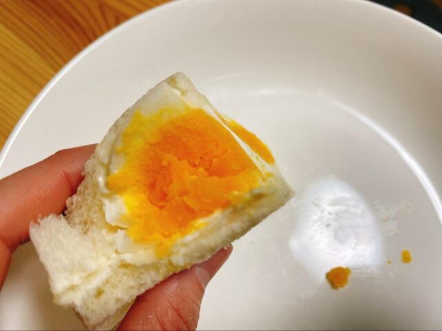 【ドン・キホーテ 半熟ゆで卵まるごと2.5個サンド】マヨネーズのコクとゆで卵がよく合います