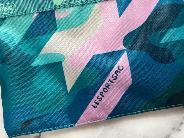 まるでアイパレットのよう！カラーコスメをレイヤードしたような美しい配色にうっとり…♪