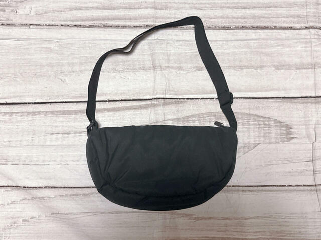 【カルディ いちごバッグ／ボディバッグ】ショルダーストラップはアジャスターで長さ調節可能です