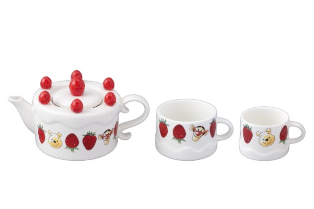 ポット 4,300円|(重ねた高さ)約23cm、(ポット)直径約12.5×いちごを含まない高さ約7.5cm、(カップ大)直径約8.5×高さ約6cm、(カップ小)直径約7×高さ約5.5cm|東京ディズニーリゾートAfternoonTeaプロデュース限定アイテム第3期「くまのプーさん」|東京ディズニーランド「ホームストア」、東京ディズニーシー「ベッラ・ミンニ・コレクション」