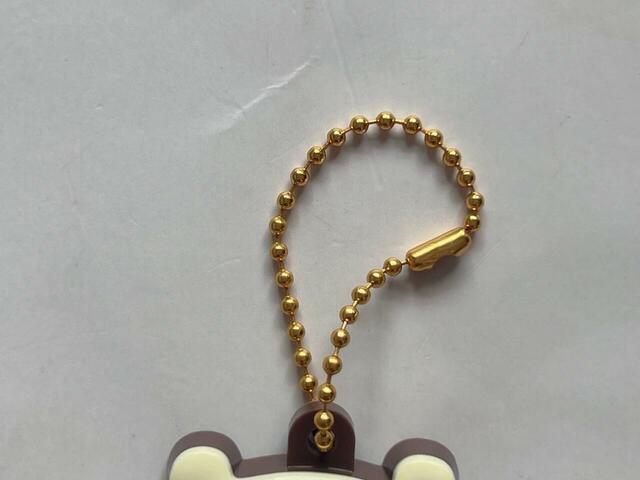 ボールチェーンは全キャラ共通でゴールド。このカラーもチョコっぽさを演出しているポイントですね！